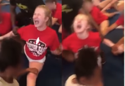 Video: cheerleader forzata a fare la spaccata piange e si dispera. La madre denuncia