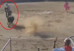 Video: manifestante anti-corrida protesta nell’arena, il toro lo incorna
