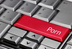 Brazzers: abbonamenti gratis agli studenti, “Il porno riduce lo stress”