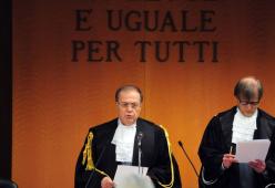 Senza lavoro e fuoricorso, chiede al padre 2.577€ al mese come mantenimento. E il giudice le dà ragione, in parte