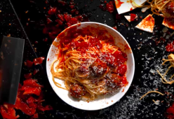 Video: come sarebbero gli spaghetti se fossero un film di Tarantino? 