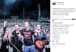 Ritorno sul palco per Avril Lavigne: eccola al concerto dei Nickelback 