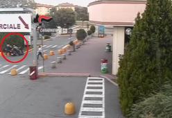 Video: il ladro deruba il disabile, ma succede l'inaspettato!