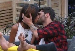Primo bacio al Grande Fratello Vip... E c'entra un Rodriguez!