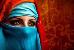 Social arabi contro il nuovo iPhone X: discrimina donne con burka o niqab