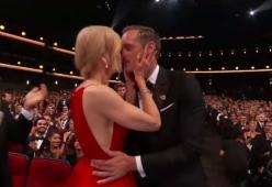 [Video] Nicole Kidman bacia Alexander Skarsgård davanti al marito!