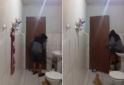 Video: l'esilarante tentativo di un ragazzo di cacciare un topo dal bagno