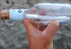 Ischia, ritrovato un messaggio in bottiglia dalla Corsica