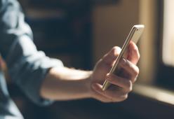 Installa un’app spia nel telefono della ragazza: condannato a 2 anni e mezzo