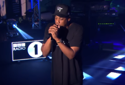 Jay-Z canta "Numb/Encore" e ricorda Chester Bennington