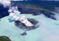 Rischio eruzione sull'isola di Ambae: evacuate oltre 6mila persone