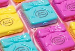 Vi ricordate Polly Pocket? Allora dovete comprare questo make up!