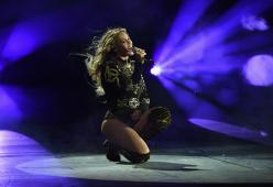 Beyoncé canta "Mi Gente" con J Balvin e dona i proventi alle popolazioni colpite dai recenti uragani