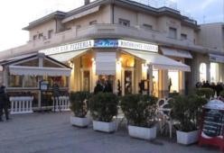 Viareggio, ordinano una pizza e un'insalata in tre: cacciati dal ristorante, "troppo poco"