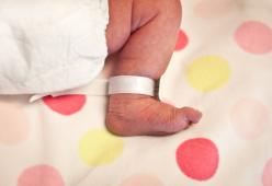 Sette coppie la rifiutano, bambina down data in affidamento a single