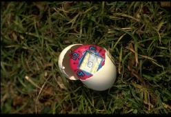 “Nostalgia, nostalgia canagliaaaaa…”. Dopo 20 anni dalla sua “nascita” torna il famoso Tamagotchi