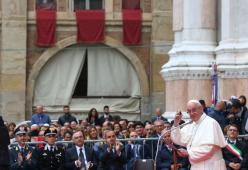 Due detenuti fuggono dopo un pranzo con Papa Francesco a Bologna