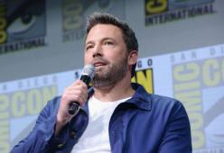 Ben Affleck molesta l’attrice Hilarie Burton in diretta su MTV. Le sue scuse non bastano e scoperchiano un vaso di Pandora