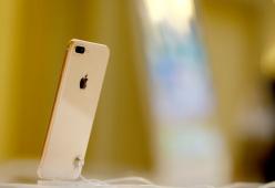 L’iPhone del futuro si potrà piegare come un portafogli