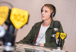 Andrea Conti a 105 Mi Casa: guarda le foto