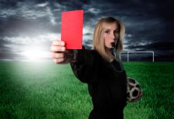 Insulti sessisti ad un arbitro donna: partita di calcio sospesa