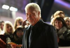 Abusi sessuali e show business, Tom Jones racconta la sua esperienza