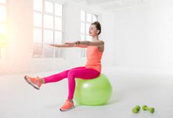 Volete avere una forma fisica perfetta? Usate la Fitball così!