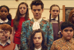 Harry Styles pubblica il video di "Kiwi", il suo terzo singolo