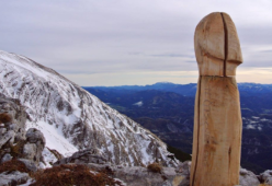C'è un "monumento hot" in cima alle Alpi e nessuno lo sapeva