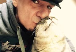 J-Ax ricorda il suo gatto scomparso: "Mi hai salvato la vita"