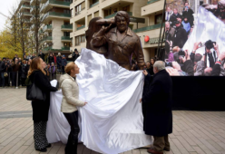 Budapest inaugura la statua di bronzo dedicata a Bud Spencer