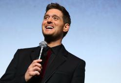 Michael Bublé torna a cantare dal vivo dopo i problemi di salute del figlio