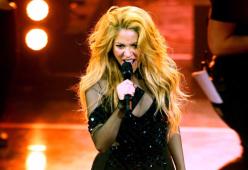 Shakira: emorragia alle corde vocali, concerto a Milano rinviato