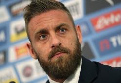 Dopo la partita, De Rossi sale sul bus della Svezia e chiede scusa per i fischi all’Inno