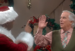Sia: nel video di "Santa's Coming For Us" c'è Fonzie di "Happy Days"