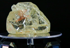 Venduto a 6,5 milioni di dollari il “diamante della pace” 