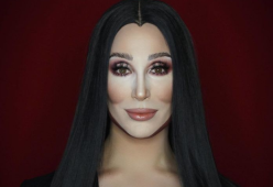 La Drag Queen che con il make up si trasforma in qualsiasi star