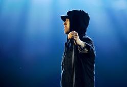 Eminem attacca i poliziotti americani con il nuovo singolo "Untouchable"