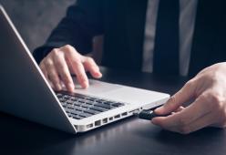 Ecco perché sbagliamo sempre a inserire la penna USB