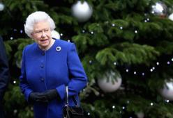 Non indovinerete mai cosa c’è nella borsa della Regina Elisabetta