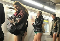 In mutande sulla metro: ecco gli effetti del ‘No Pants Day’
