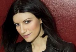 Non c'è Testo di Laura Pausini, un po' in spagnolo, un po' in italiano