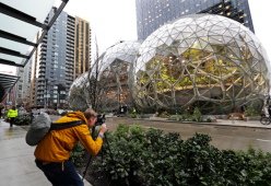 Amazon inaugura le tre sfere-serra giganti a Seattle