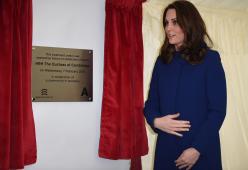 Perché Kate Middleton non si può togliere il cappotto in pubblico?