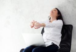 Lavorare solo 4 giorni a settimana con lo stesso stipendio: in Nuova Zelanda è possibile