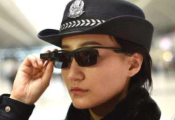 I poliziotti cinesi avranno occhiali per il riconoscimento facciale