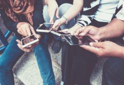 Facebook: giovani in calo. Gli under 25 preferiscono Snapchat