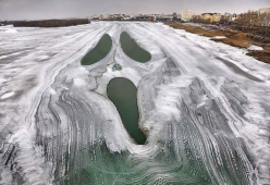 Appare Scream su un fiume ghiacciato: realtà o illusione ottica?