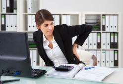8 ore seduti alla scrivania? Ecco cosa succede al vostro corpo 
