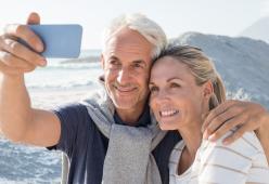  Gli over 55 amano i selfie più dei giovani 